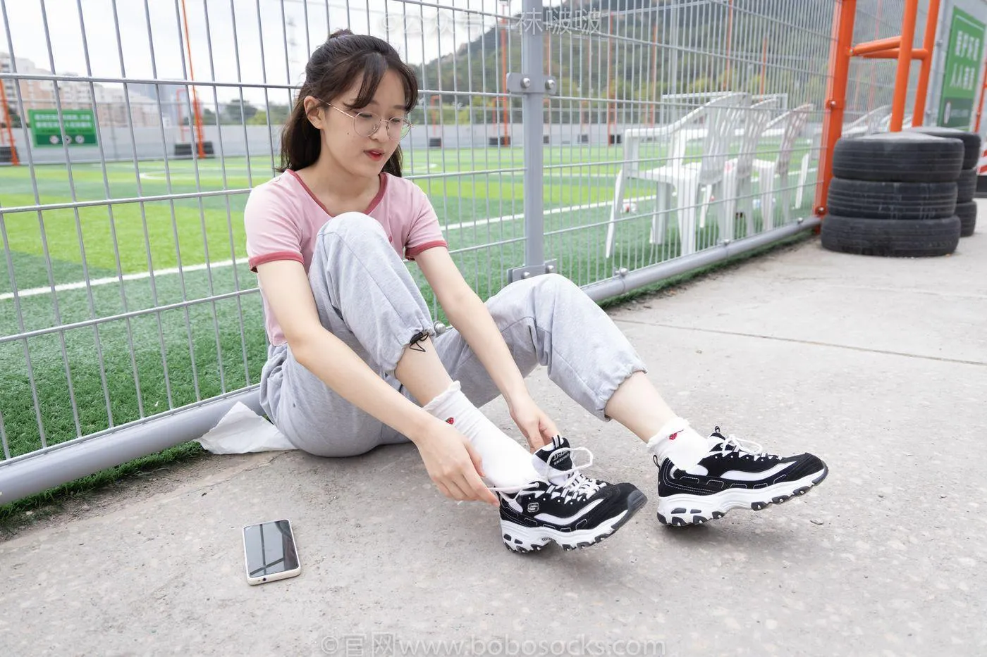 [BoBoSocks袜啵啵]NO.016 熊熊-斯凯奇运动鞋、棉袜（踩脏）、裸足 [147P]插图2